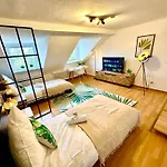 Dschungel Wohnung, Geraeumig, Netflix, Sonos, Zentral * Duisburg