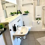 Dschungel Wohnung, Geraeumig, Netflix, Sonos, Zentral Apartmán