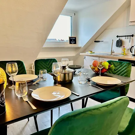 Dschungel Wohnung, Geraeumig, Netflix, Sonos, Zentral Apartamento Duisburg